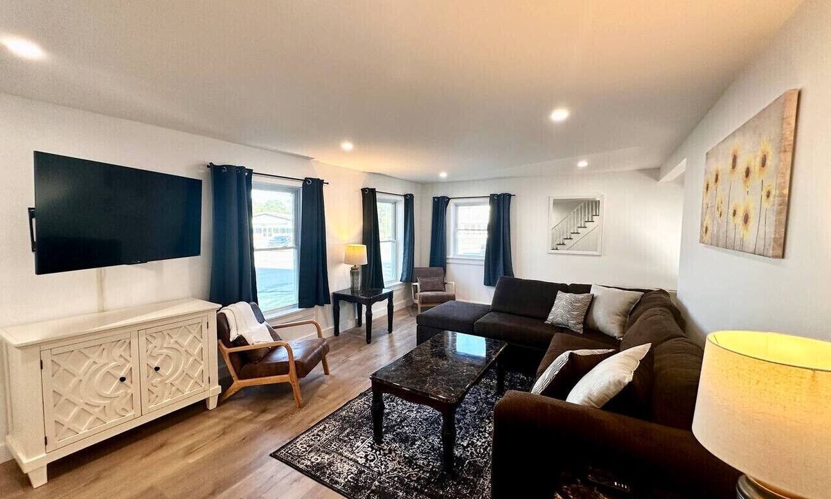 Dover-Foxcroft Apartment | Ledge|Downtown Apartment
