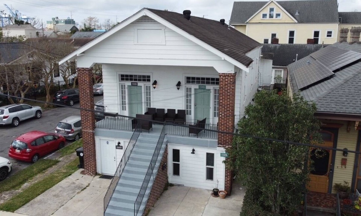 West Riverside House | Lively Uptown Getaway Steps from historic Magazine