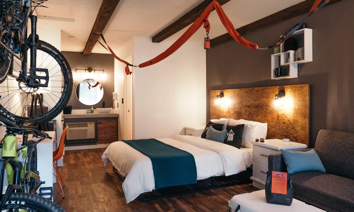 Century West Hotel | LOGE Bend