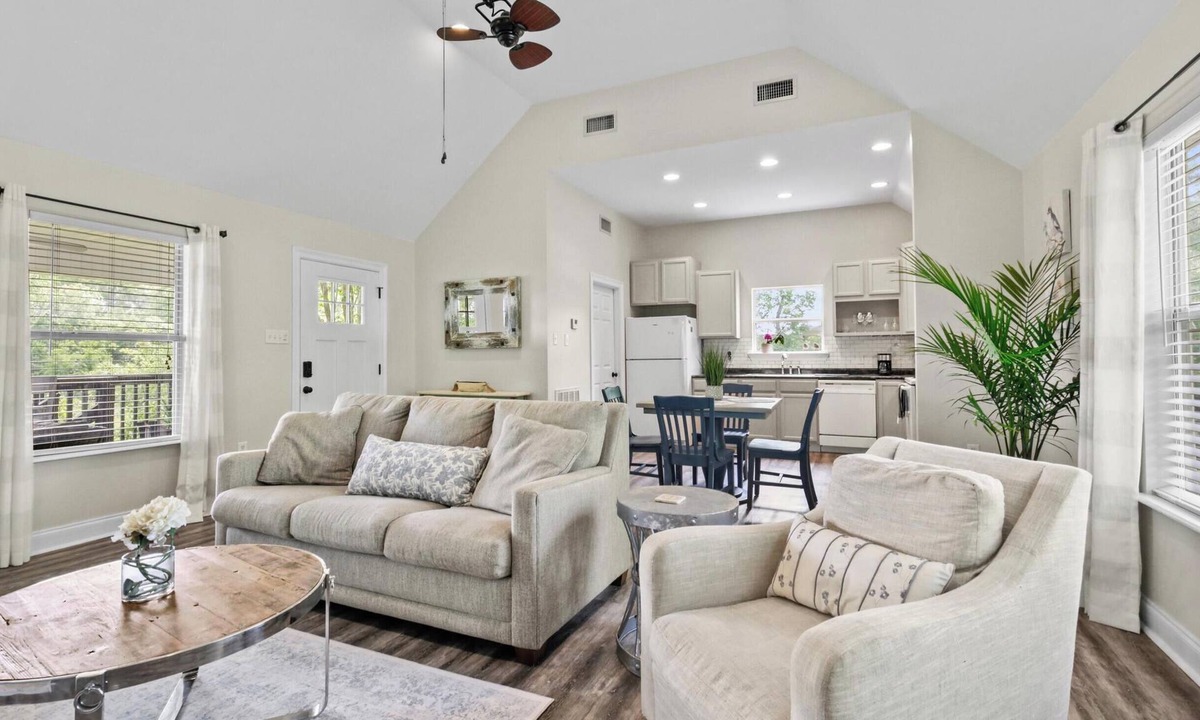 Mandeville House | Lovely 1-bedroom house in charming Old Mandeville close to the lakefront!