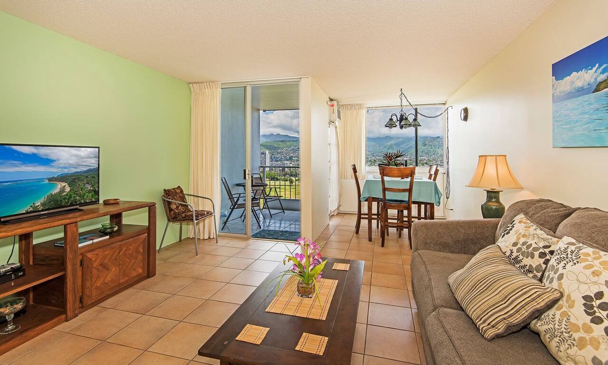 Waikiki Condo | Lucious Green Golf Course-MT Views at Canal House w/Washer-Dryer & Parking
