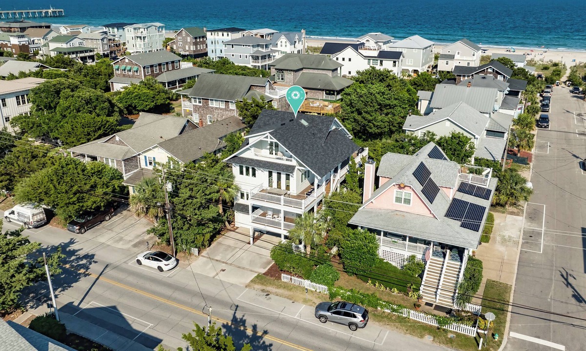 Wrightsville Beach House | Luxurious Coastal Retreat Close to the Beach with Water Views