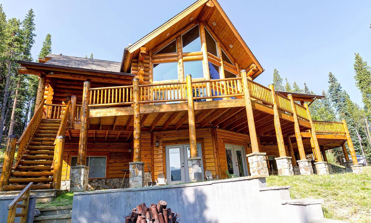 Blue River House | Luxurious Log Cabin, 4 Master Suites Romantic Winter Escape with Mountain View!