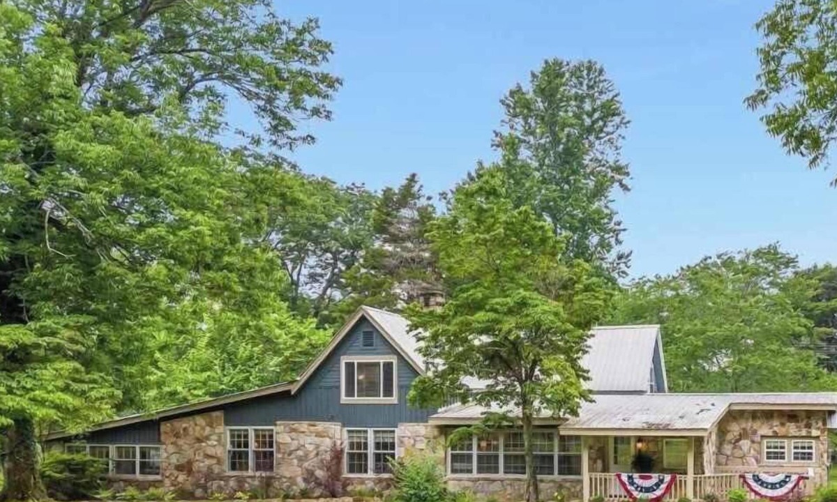 Mentone House | Luxury Estate Cragsmere Manor, Event Space! HotTub