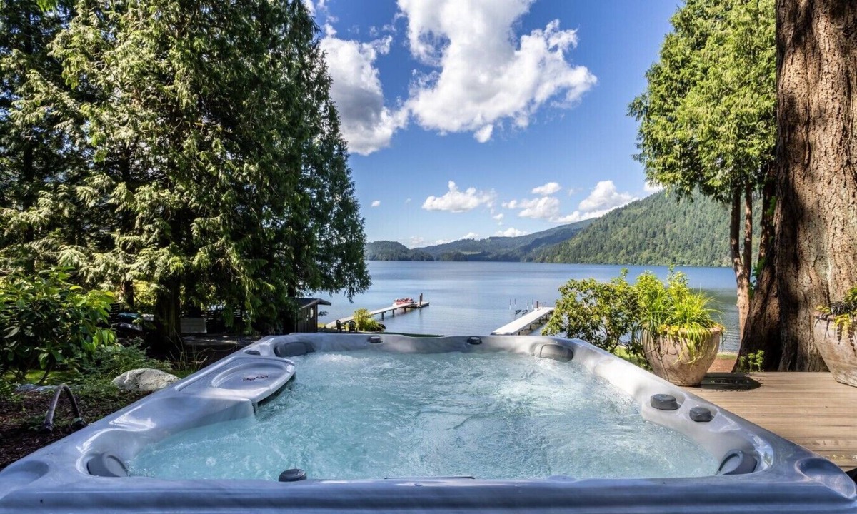 Sedro-Woolley House | Luxury Lakefront Gathering Place with Private Dock