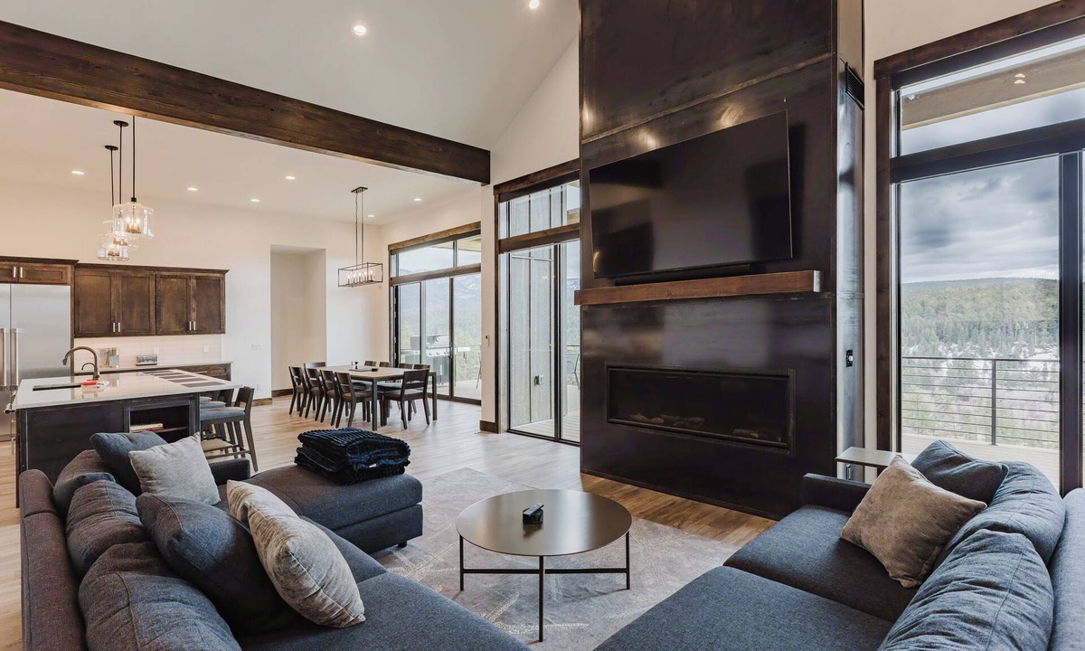 San Juan River Village House | Luxury Listing | A/C, Hot Tub, Close to Skiing, Incredible Mountain Views