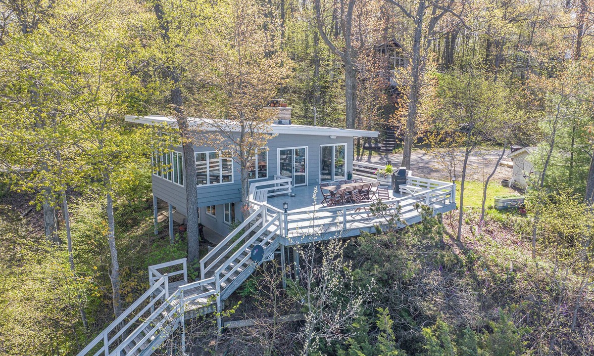 Port Sheldon House | Mid- Century Modern: Exclusive Lakefrtont Getaway