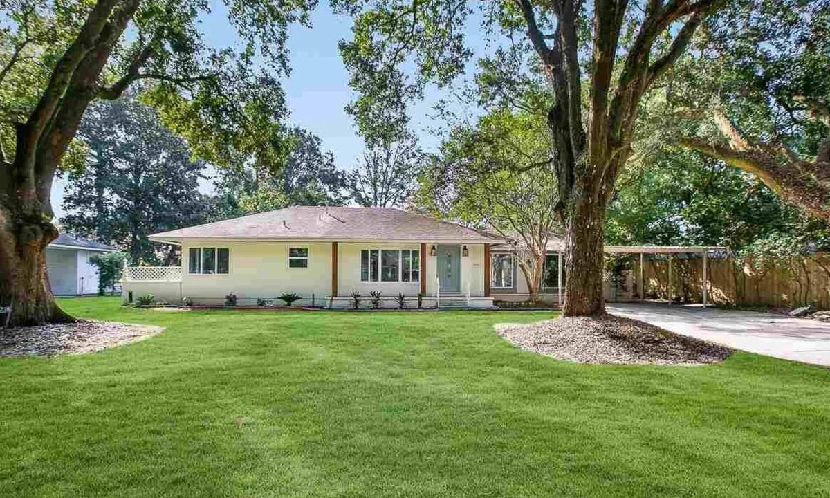 Lobdell/Woodale House | Mid City ranch! Huge backyard! Private pool!