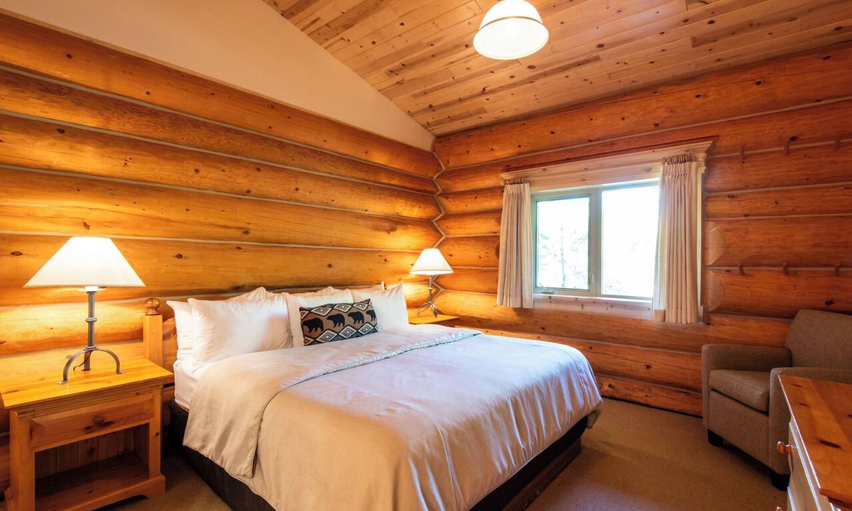 Blue River Hotel | Mike Wiegele Helicopter Skiing