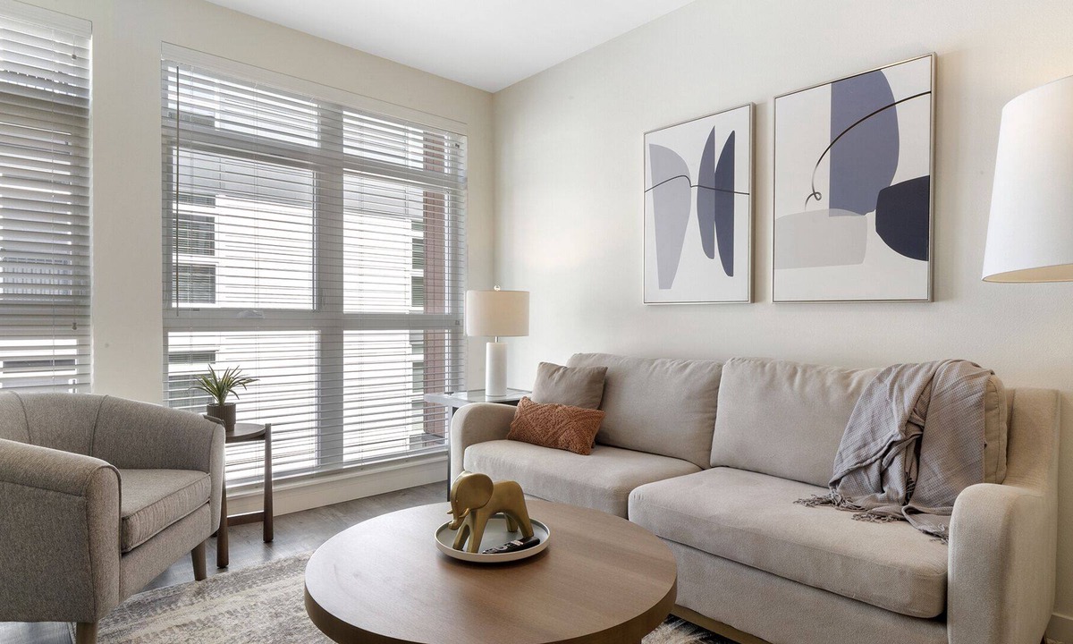 Town Center Apartment | Modern Apartment in Prime Location (ID8324X58)