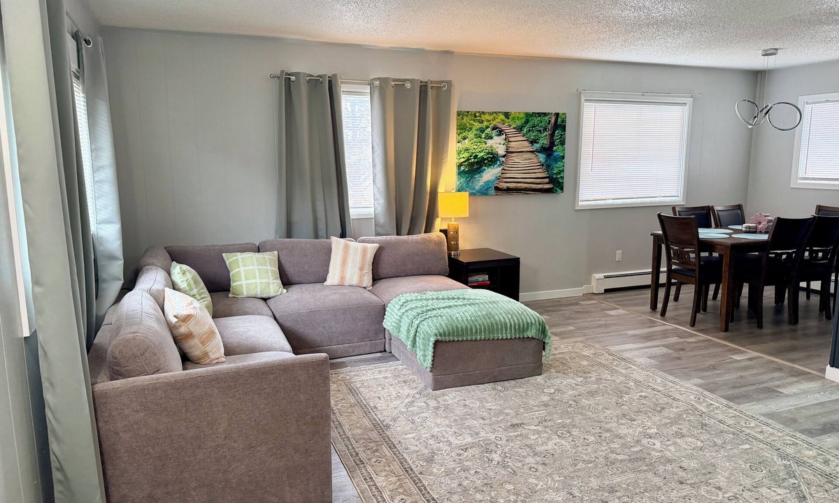 Spenard House | Modern home in central location