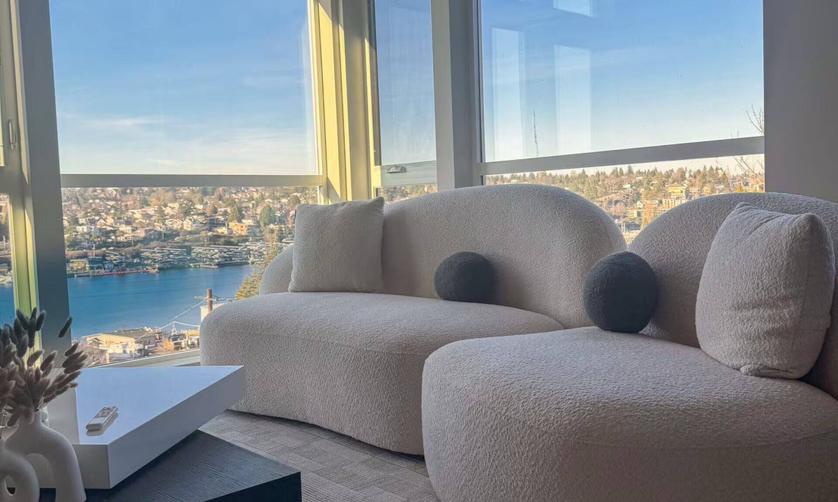 Eastlake House | Modern Luxurious Townhouse;Close to UW & Downtown Seattle.Perfect for MAJOR INTERNATIONAL SPORTING EVENT Stays