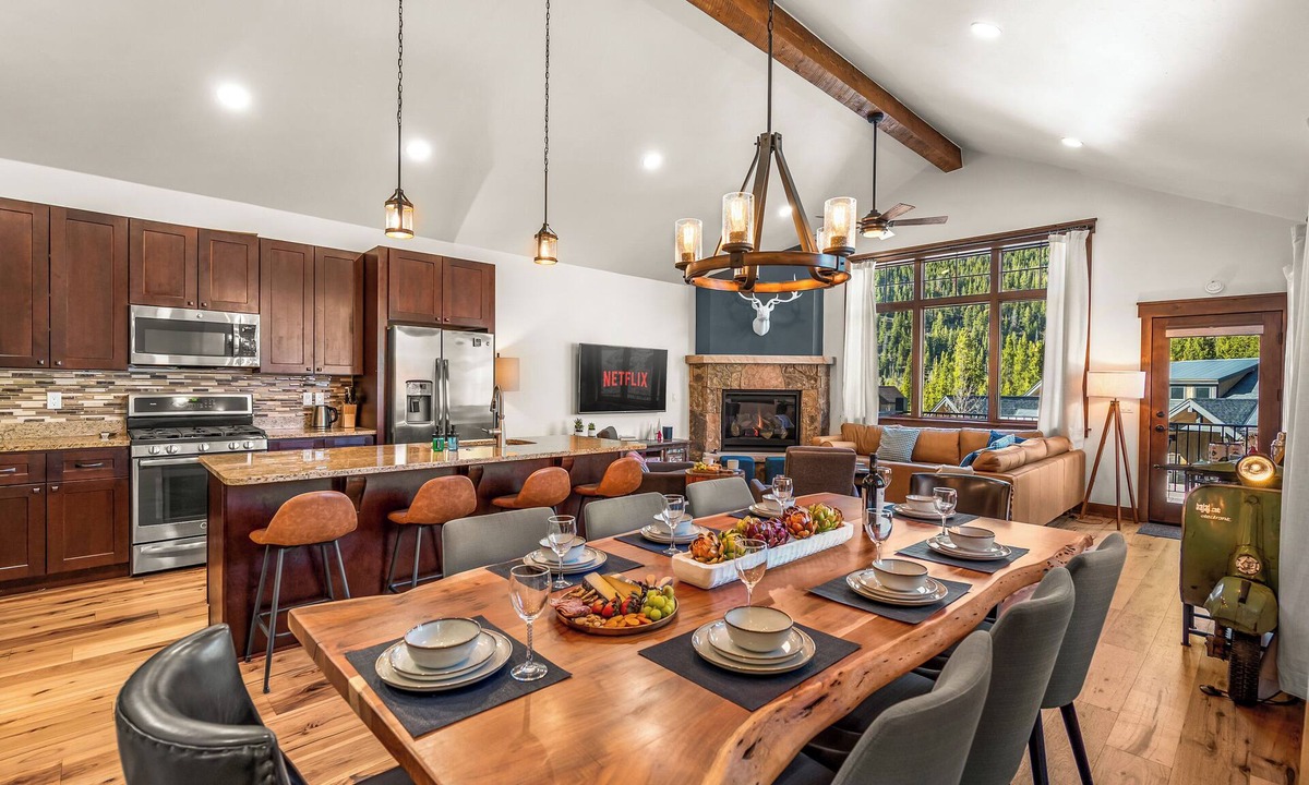 Keystone House | Modern Mountain Escape - Walk to Lifts - Private Hot Tub, Views, Work-Friendly