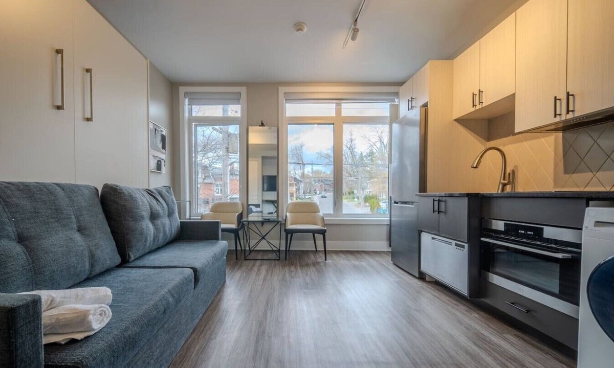 Vanier North Apartment | Modern Open-Concept Studio/Minutes to DT Ottawa