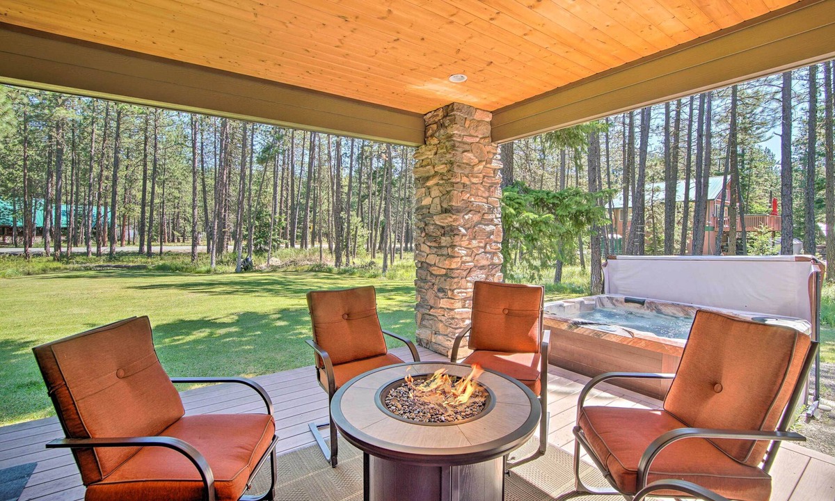 Ronald House | Modern-Rustic Ronald Getaway: Hot Tub, Grill!