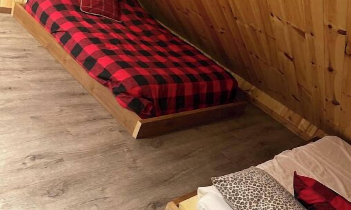 Riviere-a-Pierre Ski Chalet | Modern, warm and intimate chalet