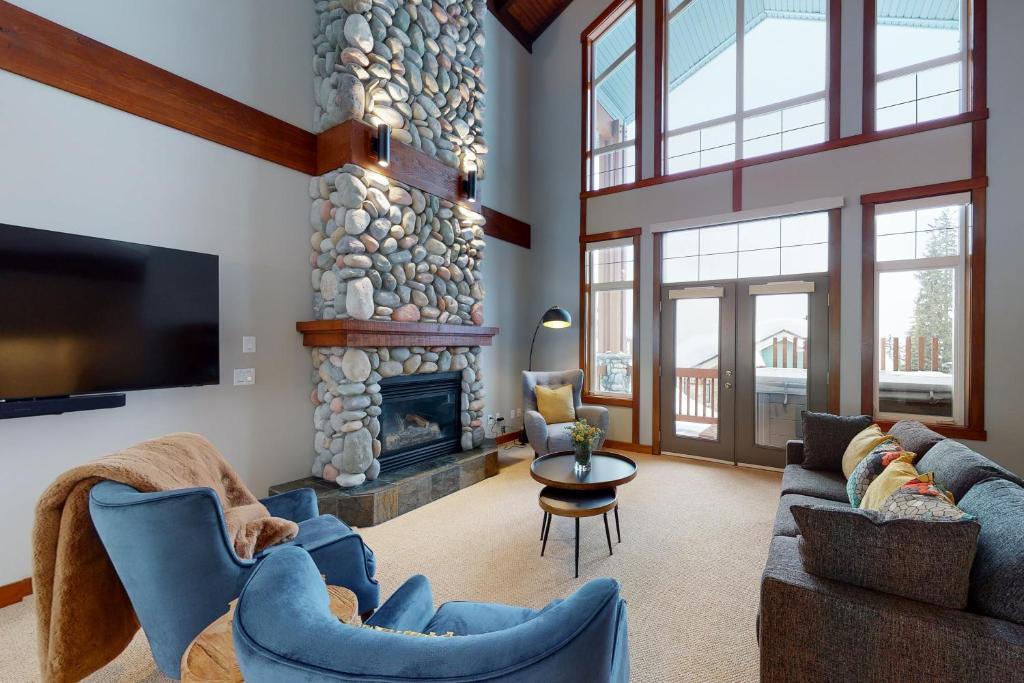 Big White Ski Resort House | Moonshine 365