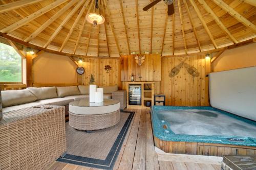 Baring House | 'Moose Lodge' Cabin w/Entertainment Gazebo!