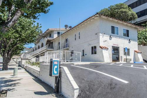 Anaheim Hills Hotel | Motel 6-Orange, CA - Anaheim