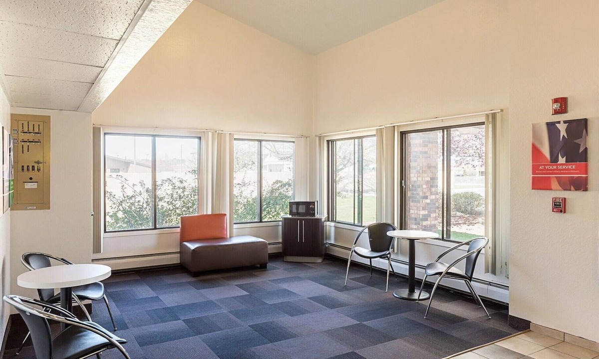 Spokane Valley Hotel | Motel 6 Spokane, WA - East