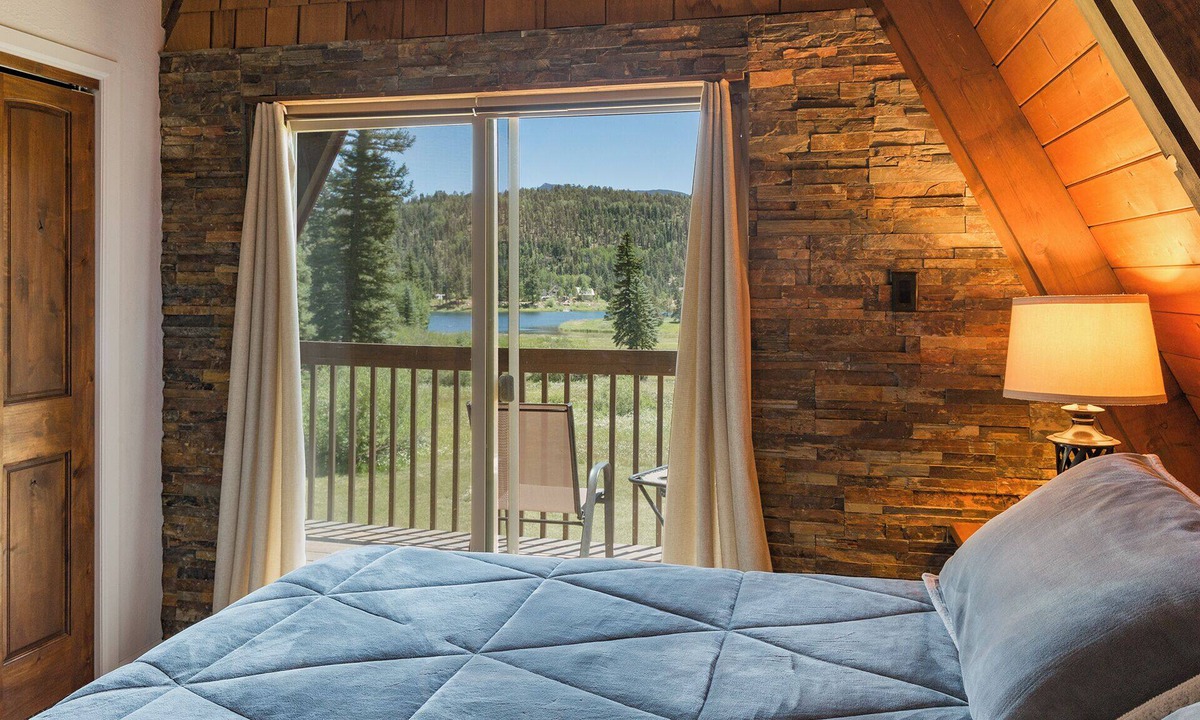 Columbine Lake Cabin | Mountain Cabin - Lake Views - Hot Tub - Minutes to Purgatory Resort