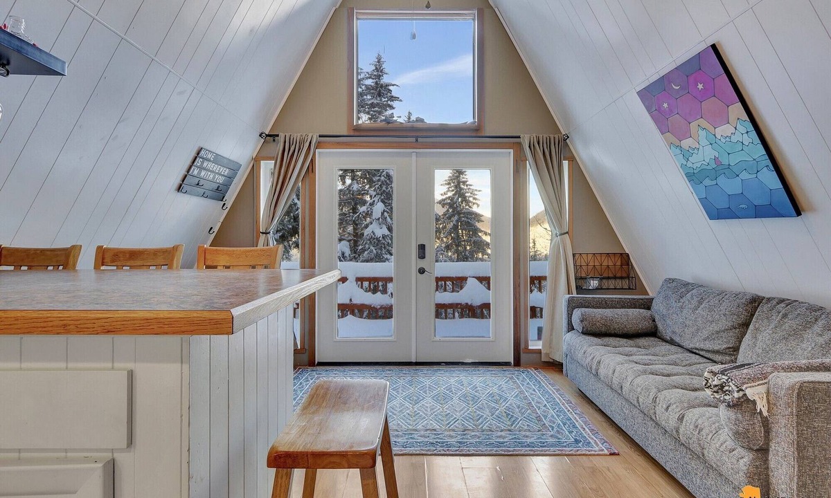 Alyeska House | Mountain Cabin on Alyeska with Amazing Valley Views