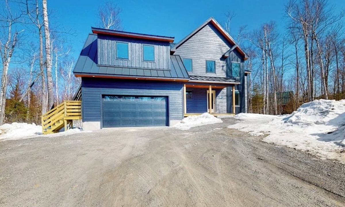 Carrabassett Valley House | Mountain escape with a hot tub, game room, four bedrooms, & gas fireplace