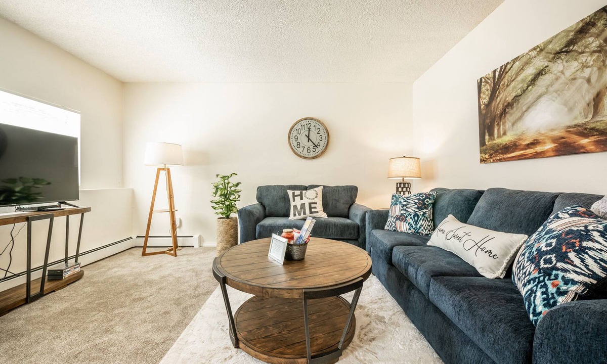Rockrimmon Condo | ❤Mountain Springs Condo! 4 guests, Kitchen 2 BR❤