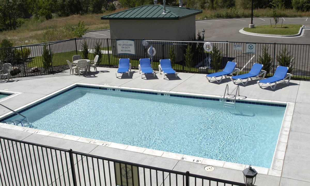 Rockrimmon Apartment | Mountain View Studio + Pool Access