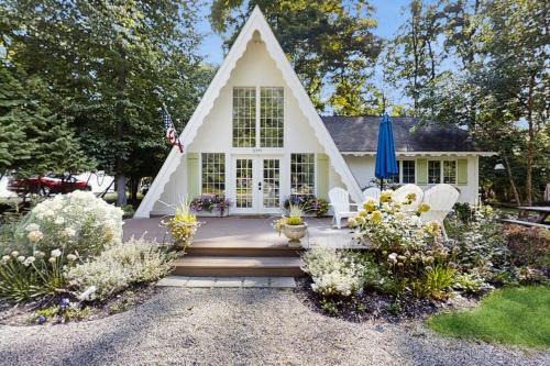 Charlevoix House | Mt McSauba A Frame Cottage