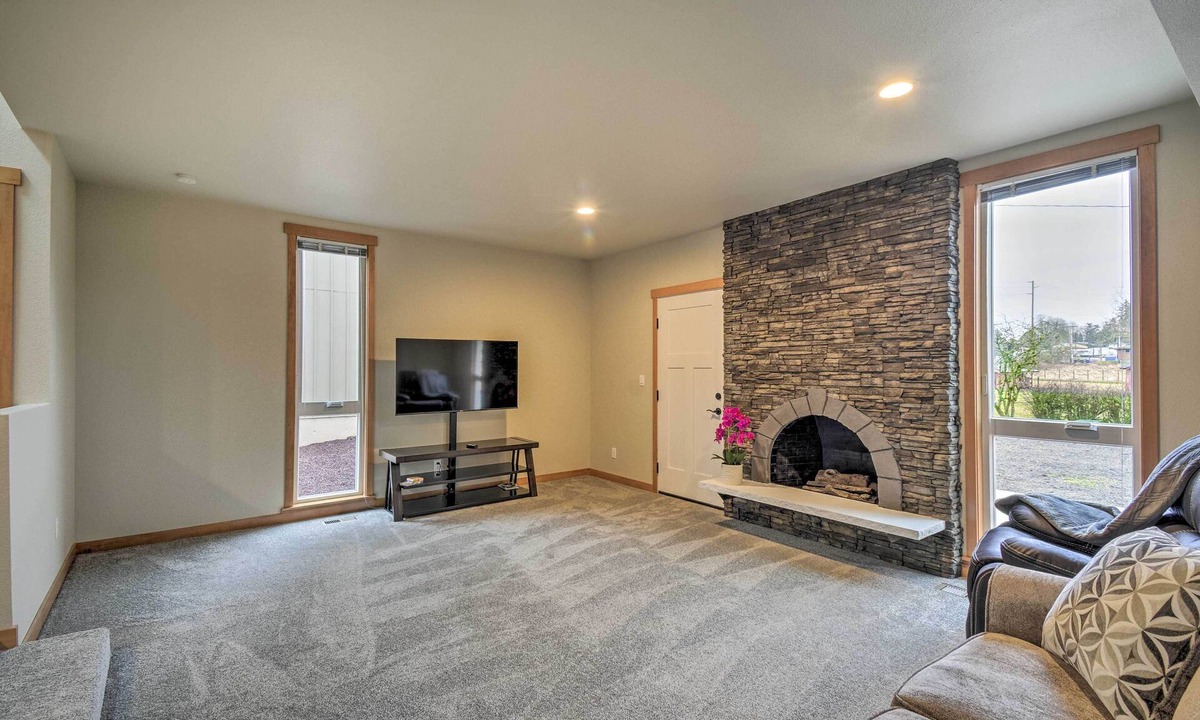 Edgewood House | Multi-Level Vacation Rental Near Tacoma!