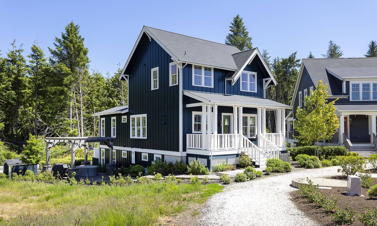 Seabrook House | *NEW* Seabrook's Innisfree: Hot Tub & Dog Friendly!