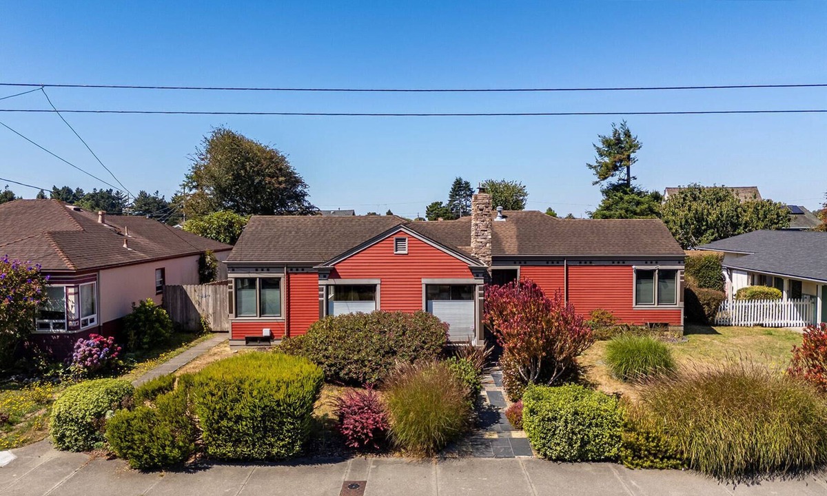 Eureka House | 🏡 Newly Relisted! Henderson Haven- In the Heart of Eureka, Spacious, Deck/BBQ!