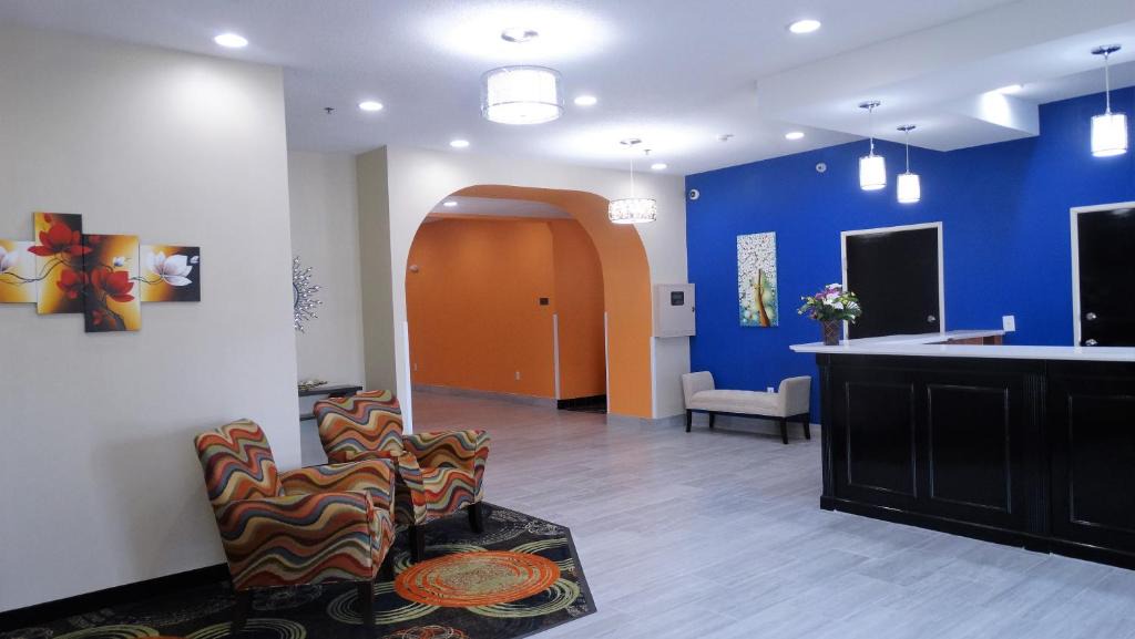 Claxton Hotel | Oak Tree Inn & Suites