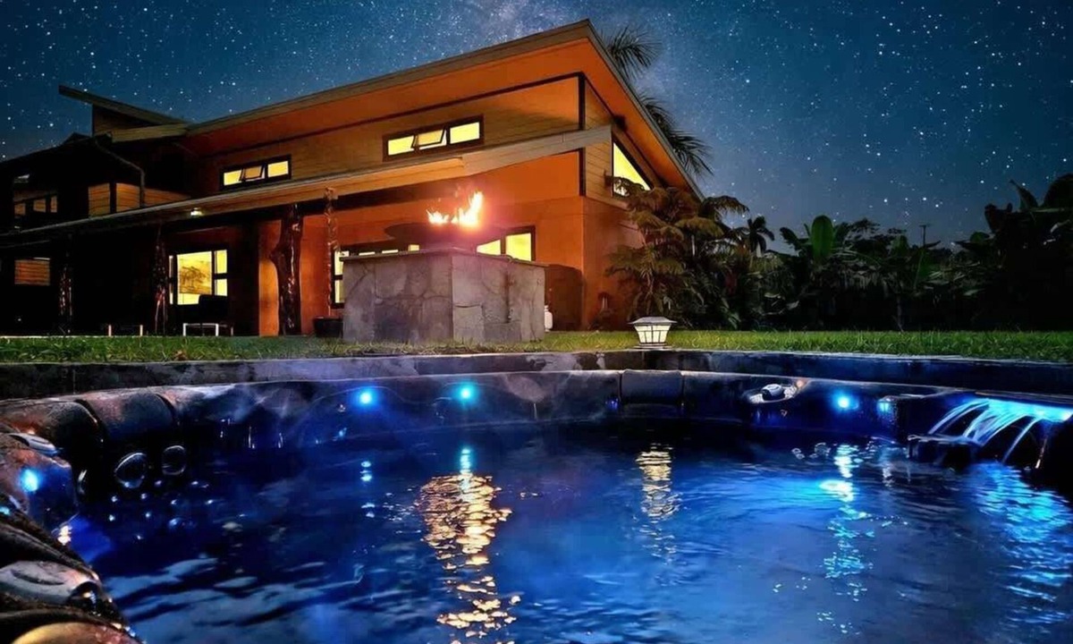 Pepeekeo House | Oceanfront gated estate w/heated saltwater pool.
