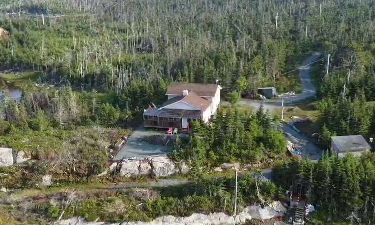 Port Dufferin House | OCEANFRONT RUSTIC ESCAPE with Hottub and Sauna can Sleep 8!