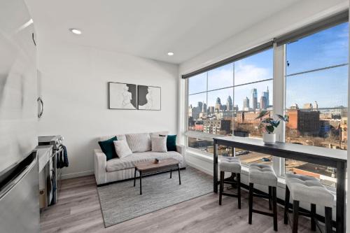 Poplar Apartment | Old City Philadelphia Apt 1BR King-Gym Parking