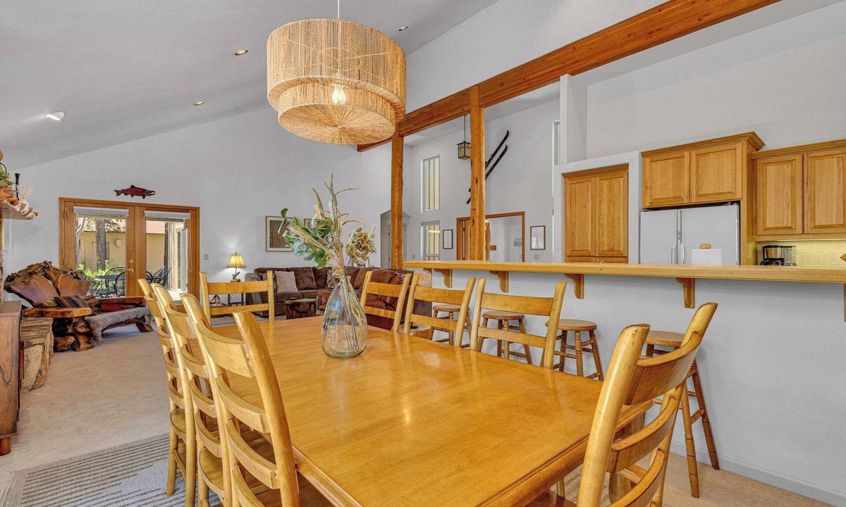 Deer Park House | One Level pet friendly Hot Tub ping pong