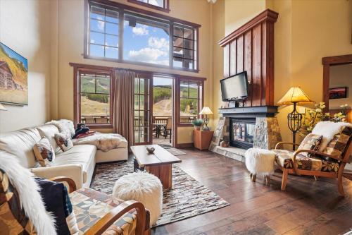 Peak 8 Apartment | One Ski Hill Place 8516, Luxury condo with resort amenities
