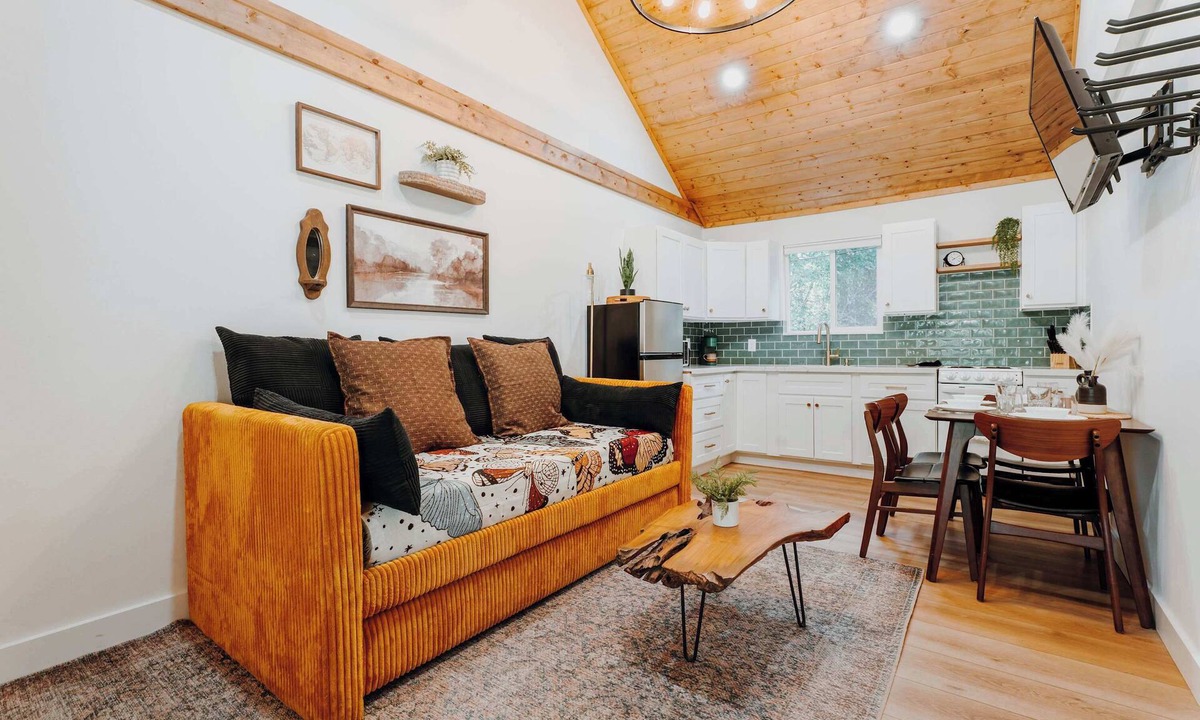 Packwood Apartment | Packwood | Summerland Suite at The Peak Motel