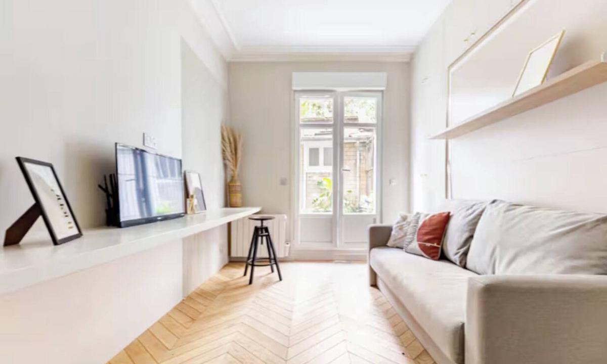 16th Arrondissement Apartment | Passy Chic: Studio Design & Calme Absolu