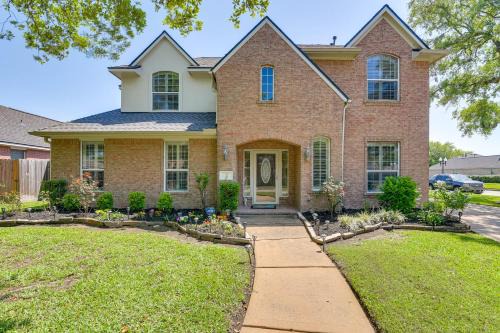 Pearland House | Patio, BBQ & Yard: Family Retreat in Pearland