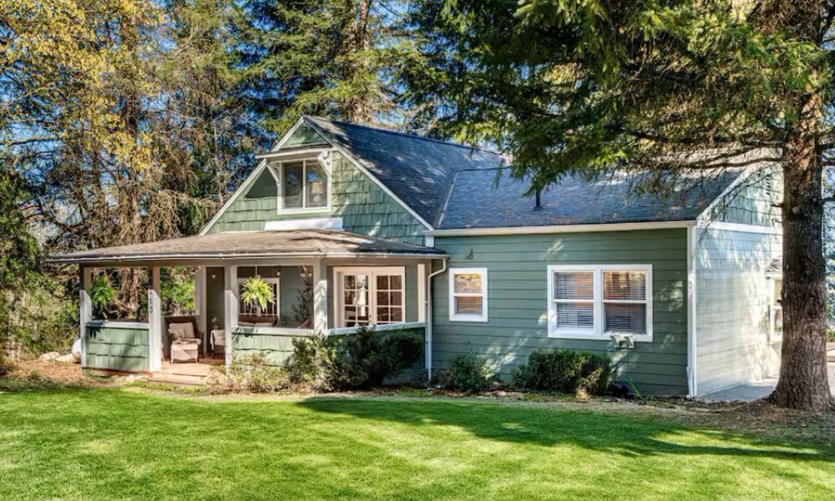 Arlington House | Peaceful 2-Acre Farmhouse Retreat 2 King Beds + View