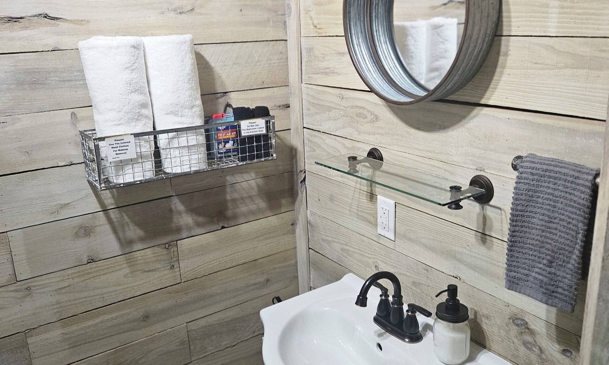 Omaha Cabin | Peaceful Cozy cabin,With Hot tub,Near Branson & Thunder Ridge Arena,and Marina