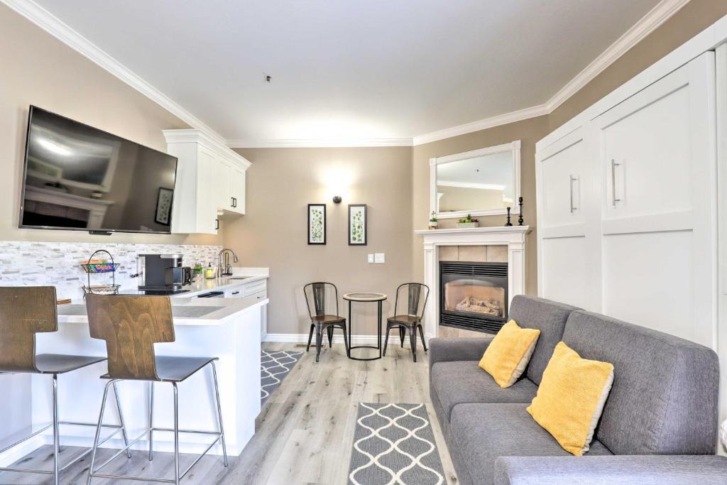 Midway Apartment | Peaceful Midway Studio w/Mountain + Golf Views!