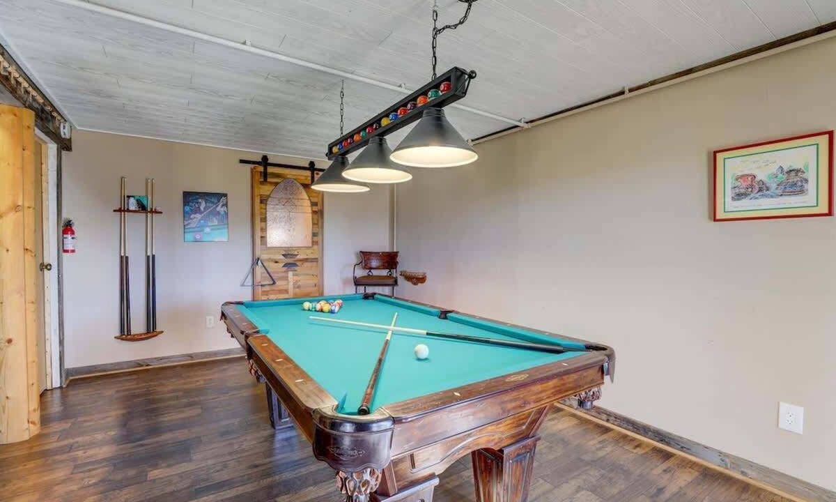 Como Cabin | Peaceful Mountain Escape with 35 acres to explore!