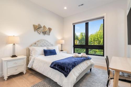 West Bellevue House | Perch - Private Room in Shared Home: Bellevue Splendor Elm Room