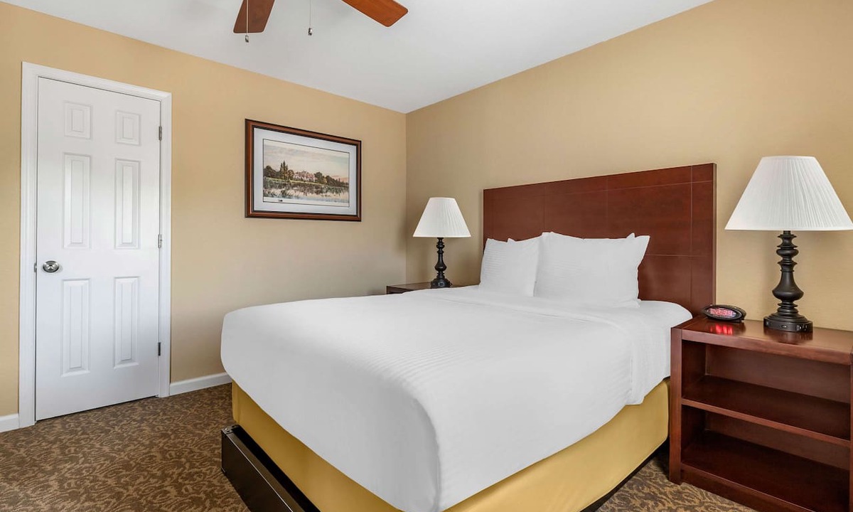 Berkeley Hotel | Perfect for Groups! Unit with Full Kitchen, Free Parking, Onsite Pools!
