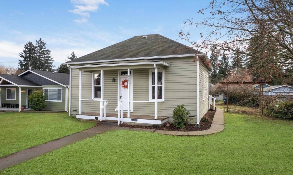 Olympia House | Pet-friendly 1917 Art Deco 2BR in Olympia, walkable downtown with workspace, parking, and modern comfort
