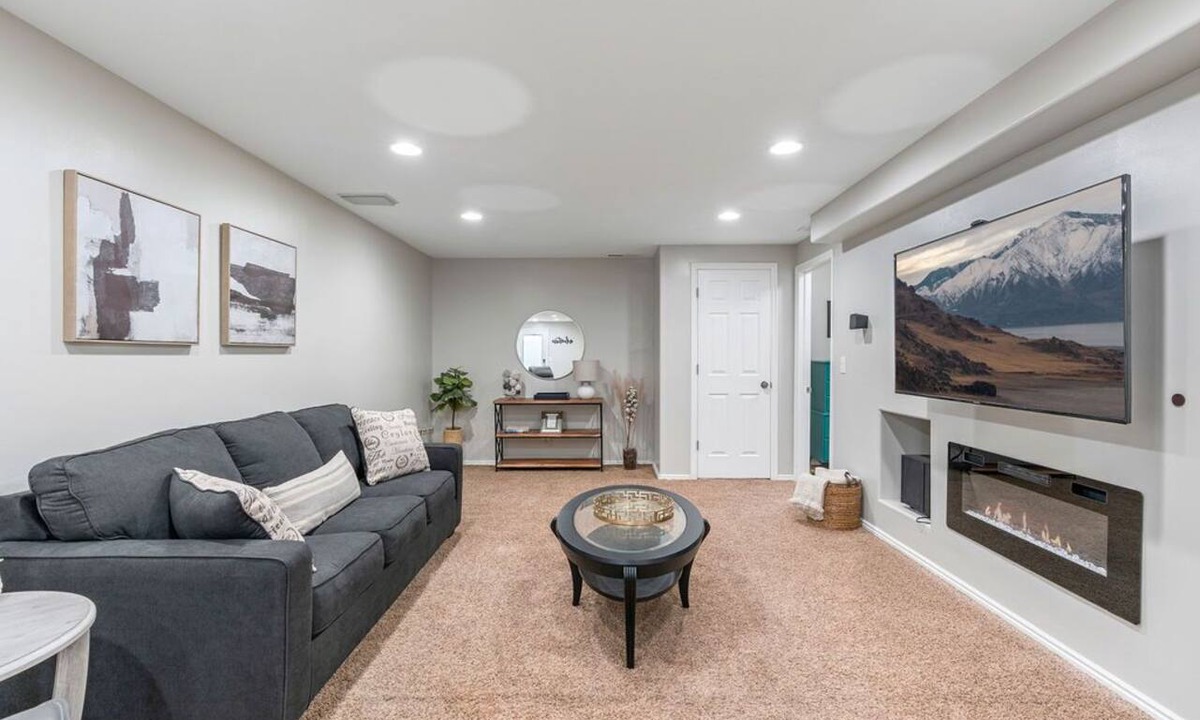 Clearfield Apartment | Pet friendly 2/1 basement apt fenced yard